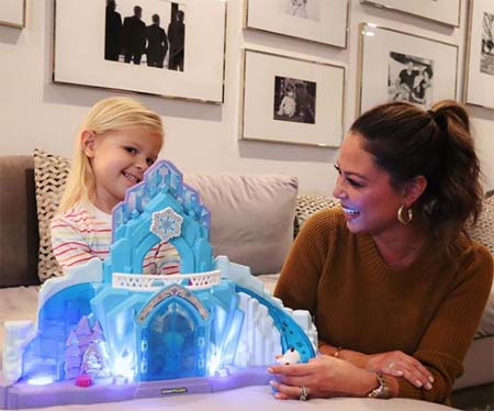 A photo of Vanessa Lachey and her daughter.